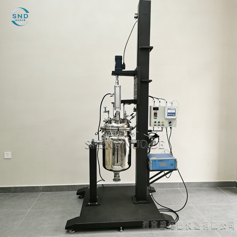 杭州半导体客户定制50L釜盖电动升降+内衬四氟不锈钢反应釜现场案例